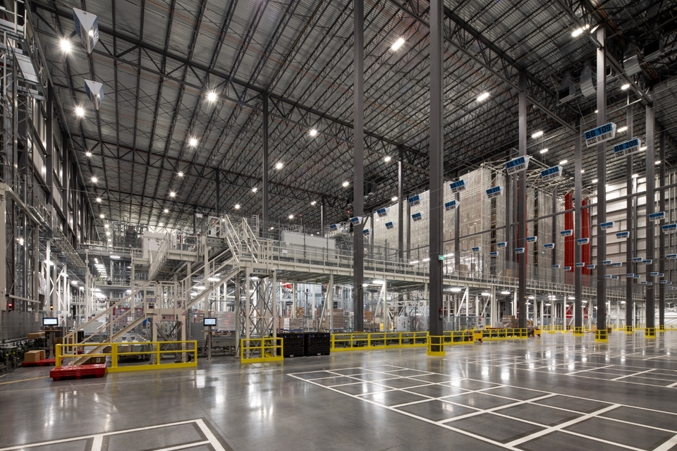 Conveyer in Metro Distribution centre in Vaughan, Ontario